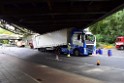 LKW blieb unter Bruecke haengen Koeln Ehrenfeld Innere Kanalstr Hornstr P274